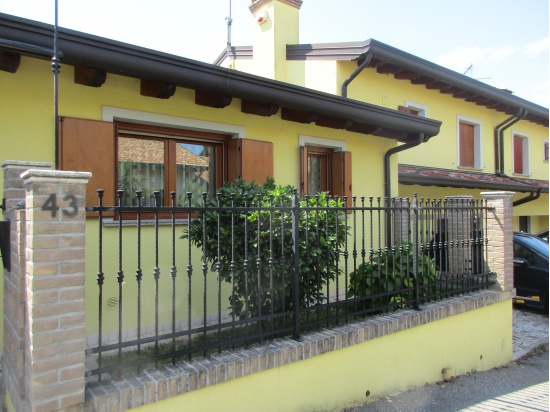 RONCHIS villa in bifamiliare - rifinita - completa...